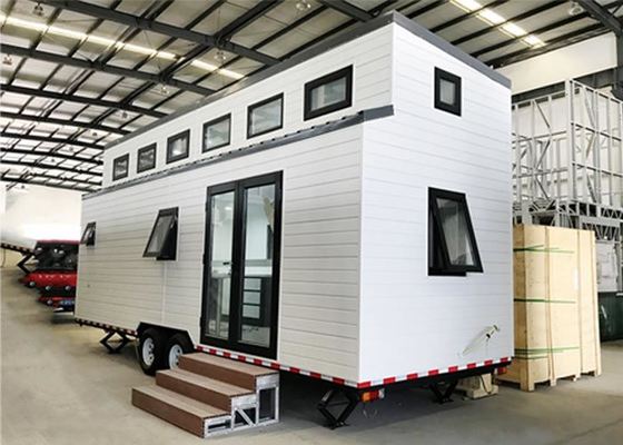 บ้านขนาดเล็ก Prefab เหล็กเบาบนล้อ: มีผนังและรถยนต์พับผนังและรถยนต์