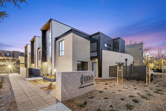 บ้านทาวน์เฮ้าส์ที่ทันสมัย โครงสร้างสแตนเลสขนาดเบา สําหรับบ้านแบบโมดูลแบบ Prefab AS/NZS