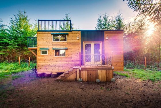 Mountaineer Tiny Home with Rooftop Deck บ้านเล็ก ๆ ที่ดีที่สุดใน airbnb ในระบบโครงเหล็กวัดแสง